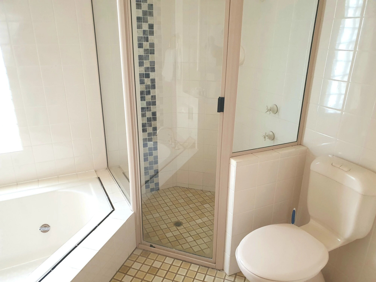 McNevin's Warwick Motel