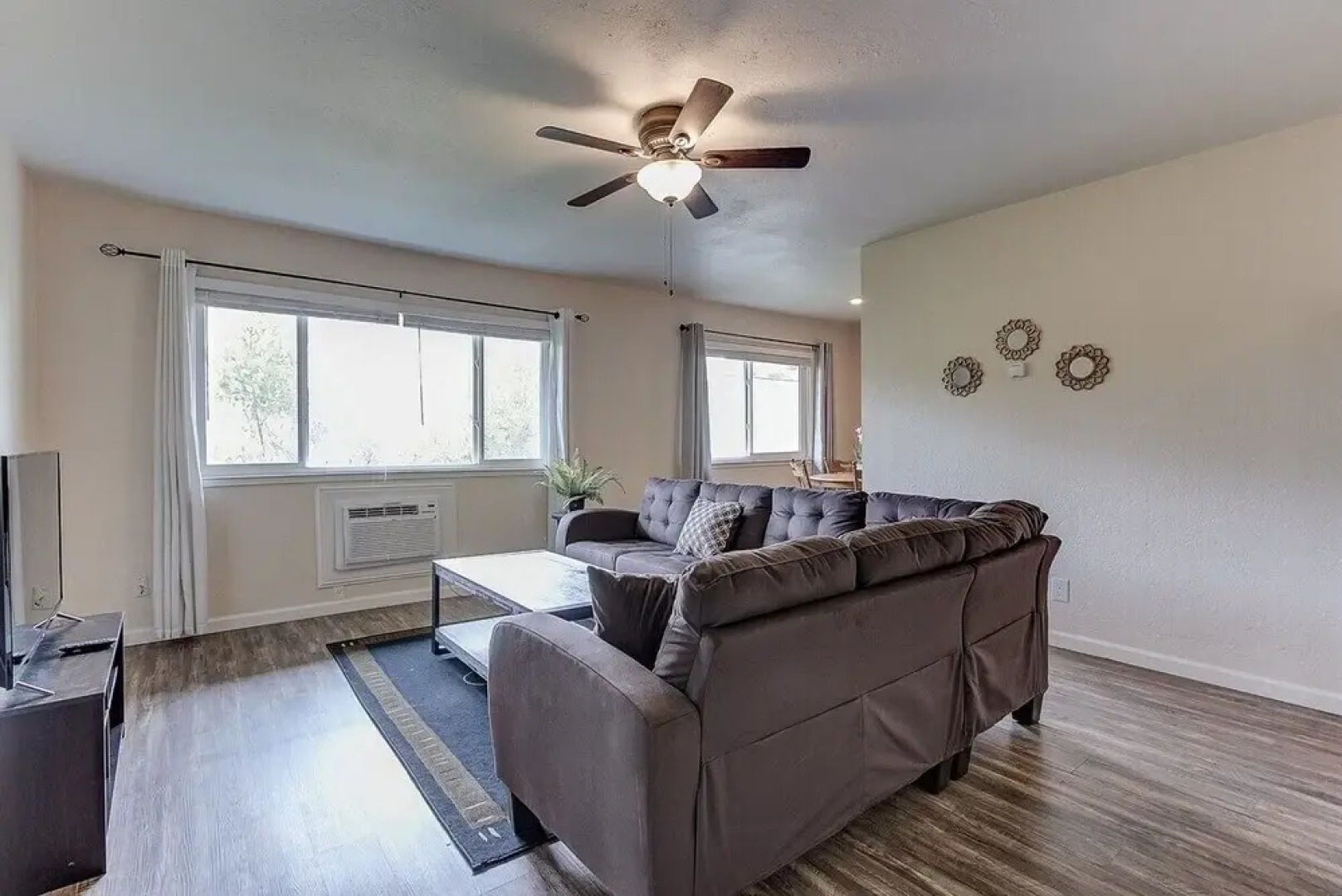 Comfy 2-bedroom, 5min to Concord Bart