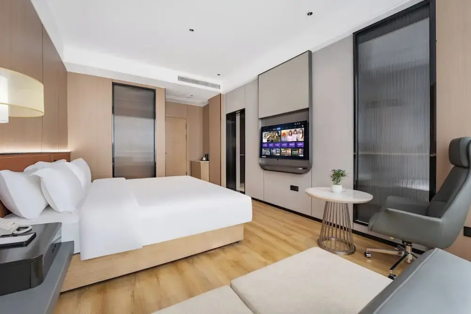 Wanzai Yijia La Maison Hotel