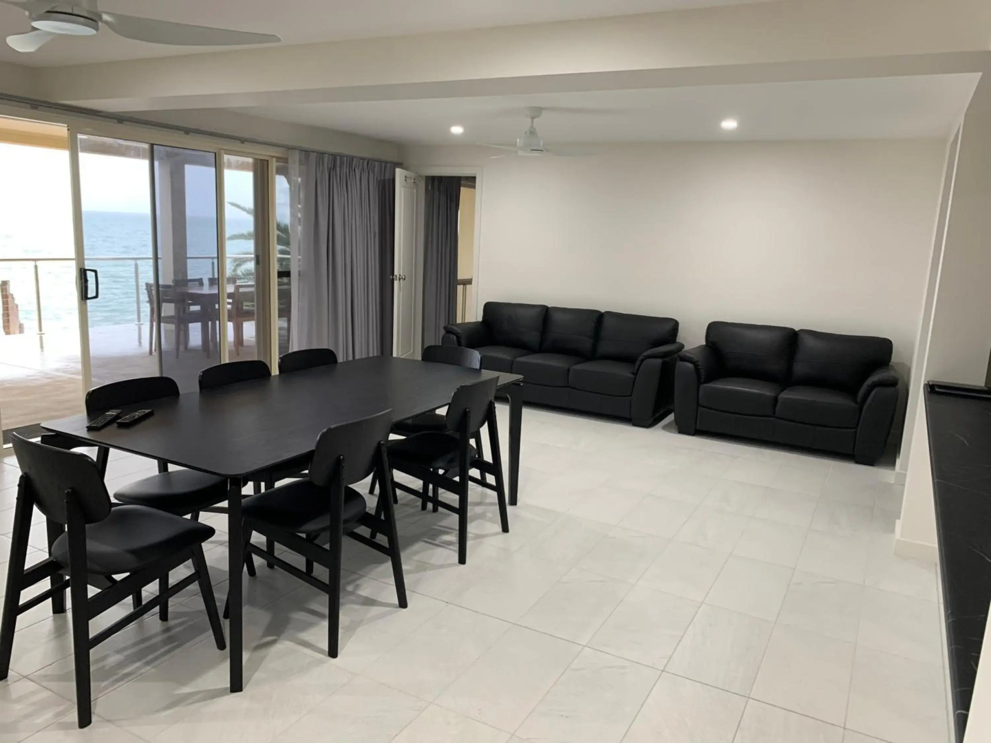 Beachside & Jetty View Apartment 1 - Admirals Apartment