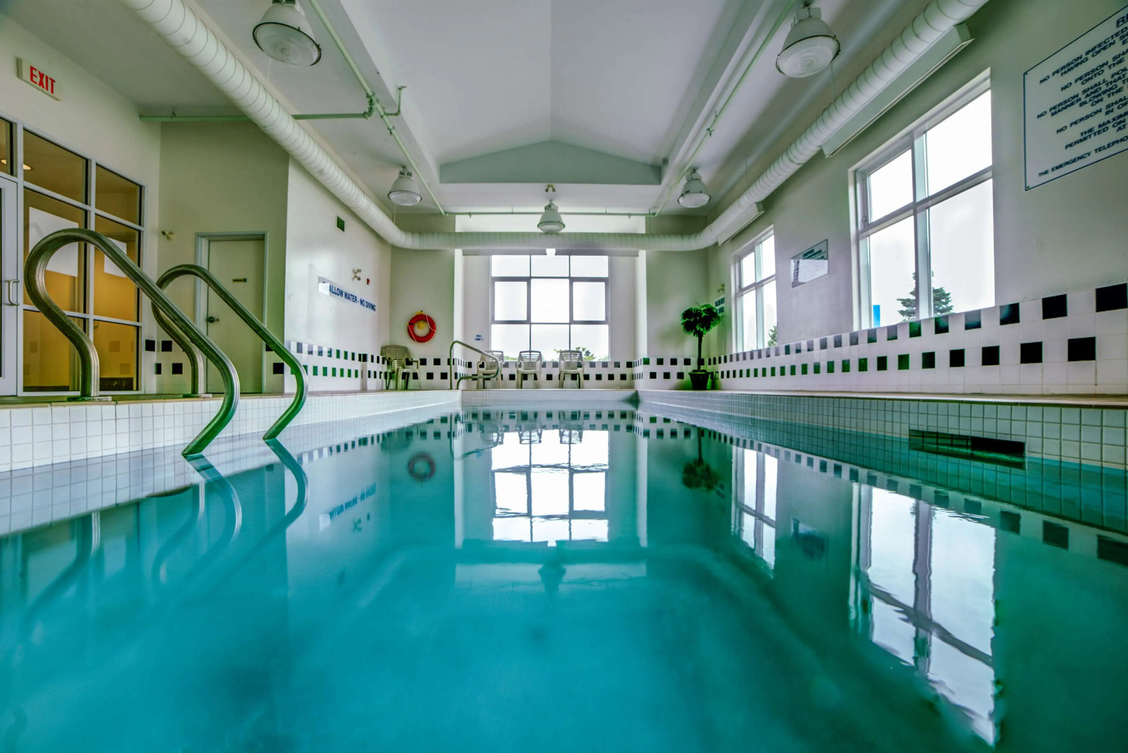 Motel 6 Huntsville, ON