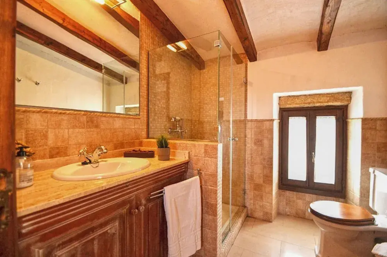 Poolside Garden Retreat in Buger