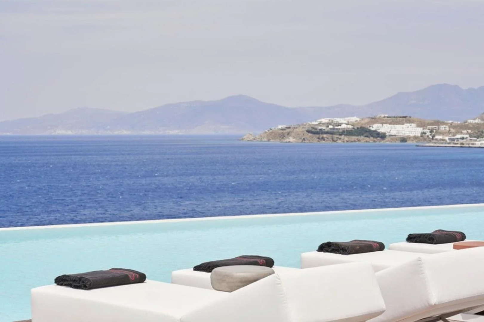 Kouros Hotel & Suites