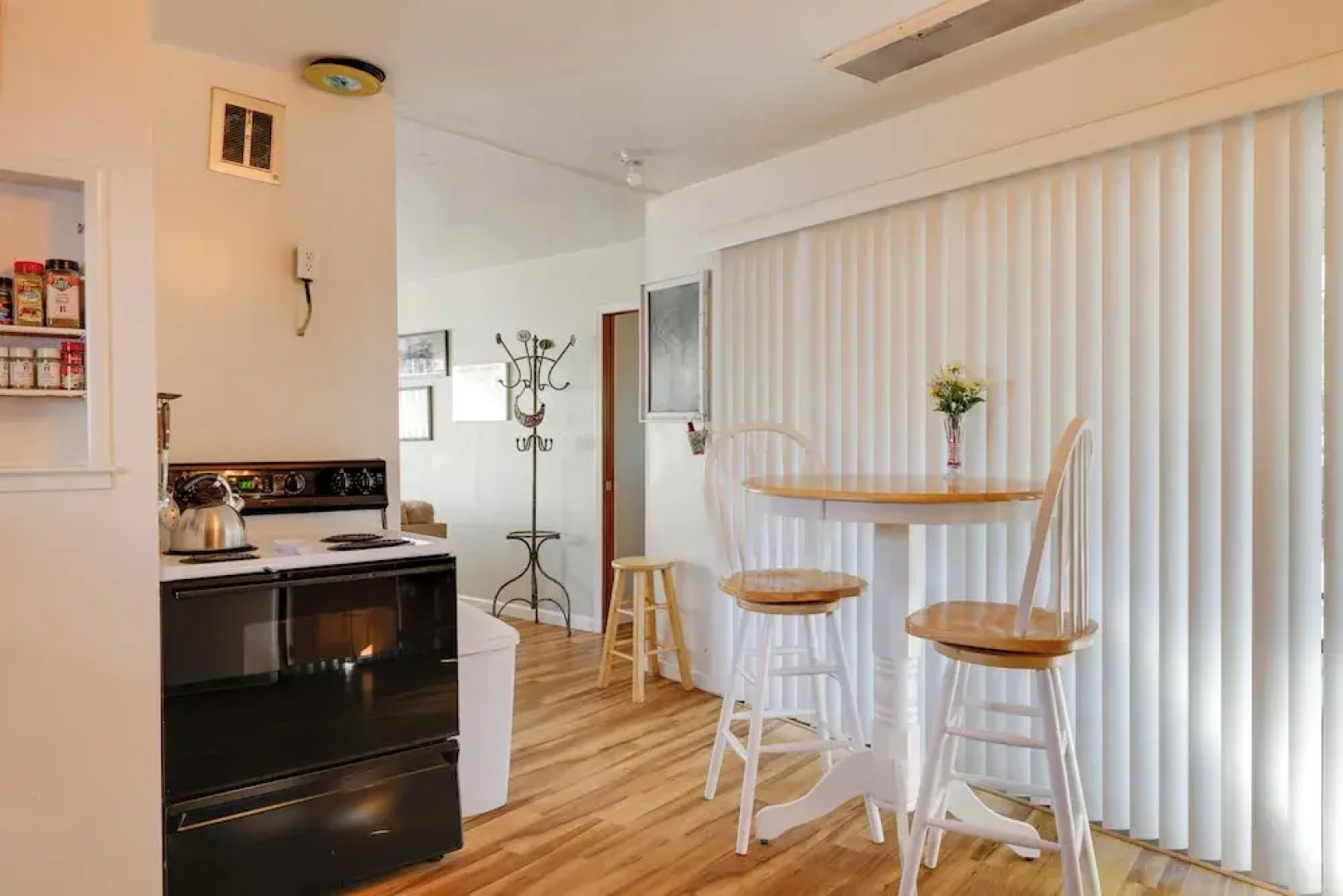 Walk to Downtown: Eclectic Murphys Home w/ Decks!