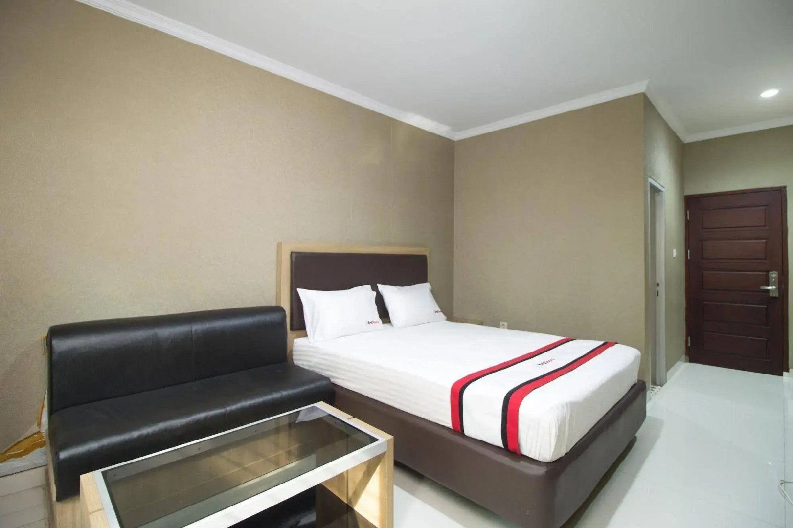 RedDoorz @ Taman Simpruk Cikarang