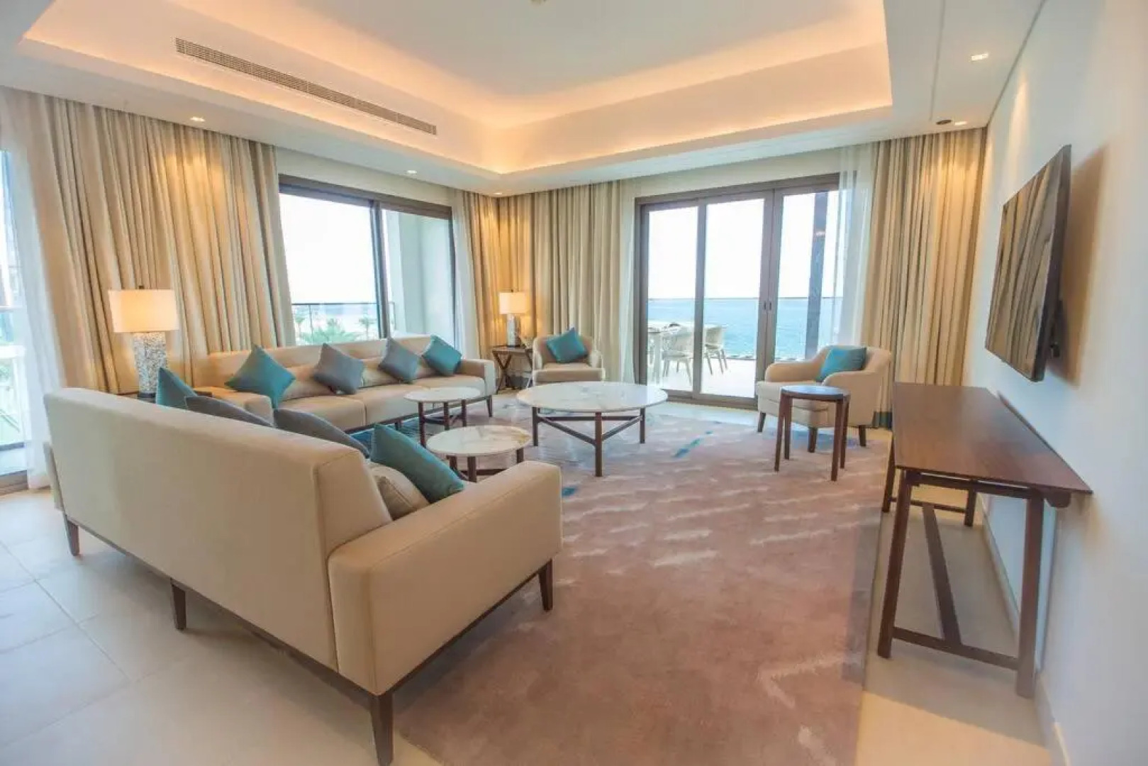 Luxurious 5 Bedroom Apartment - Full Ocean view