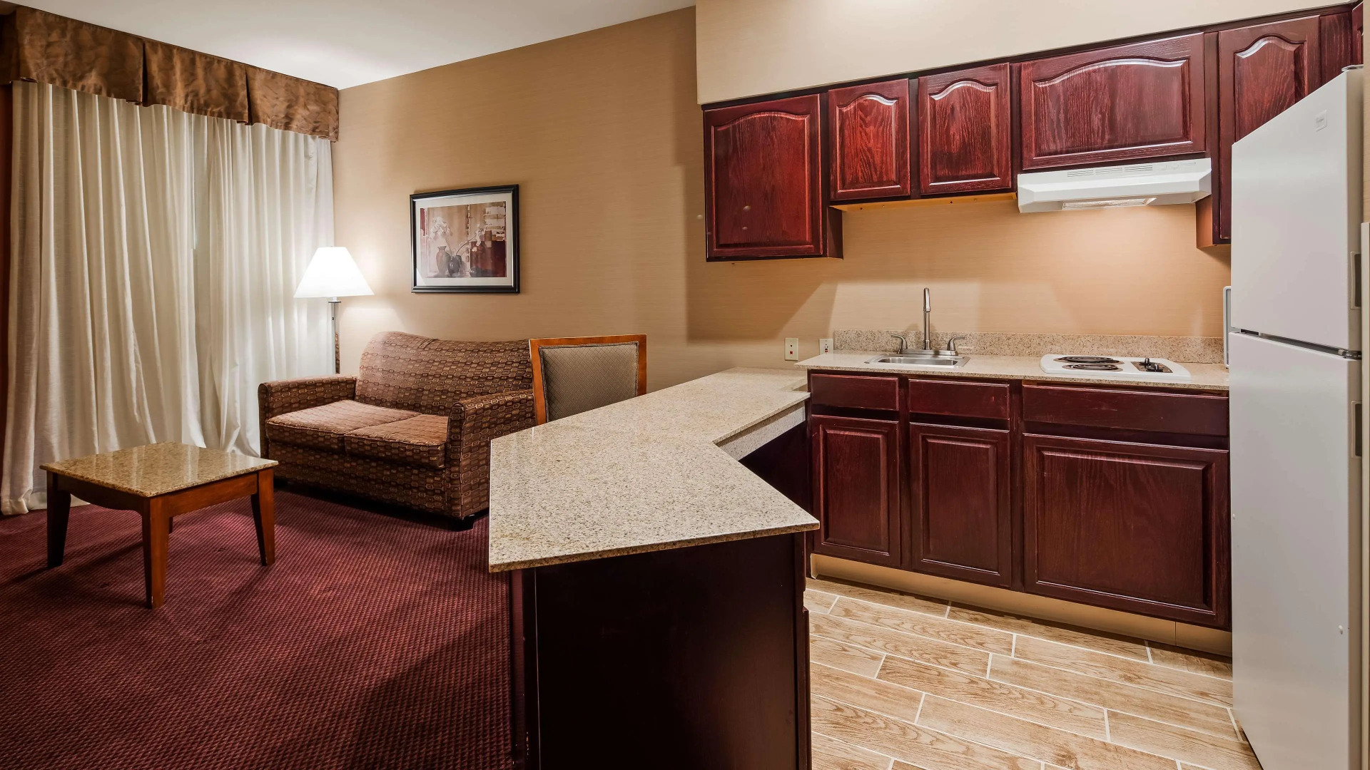 Best Western Plus Hannaford Inn & Suites