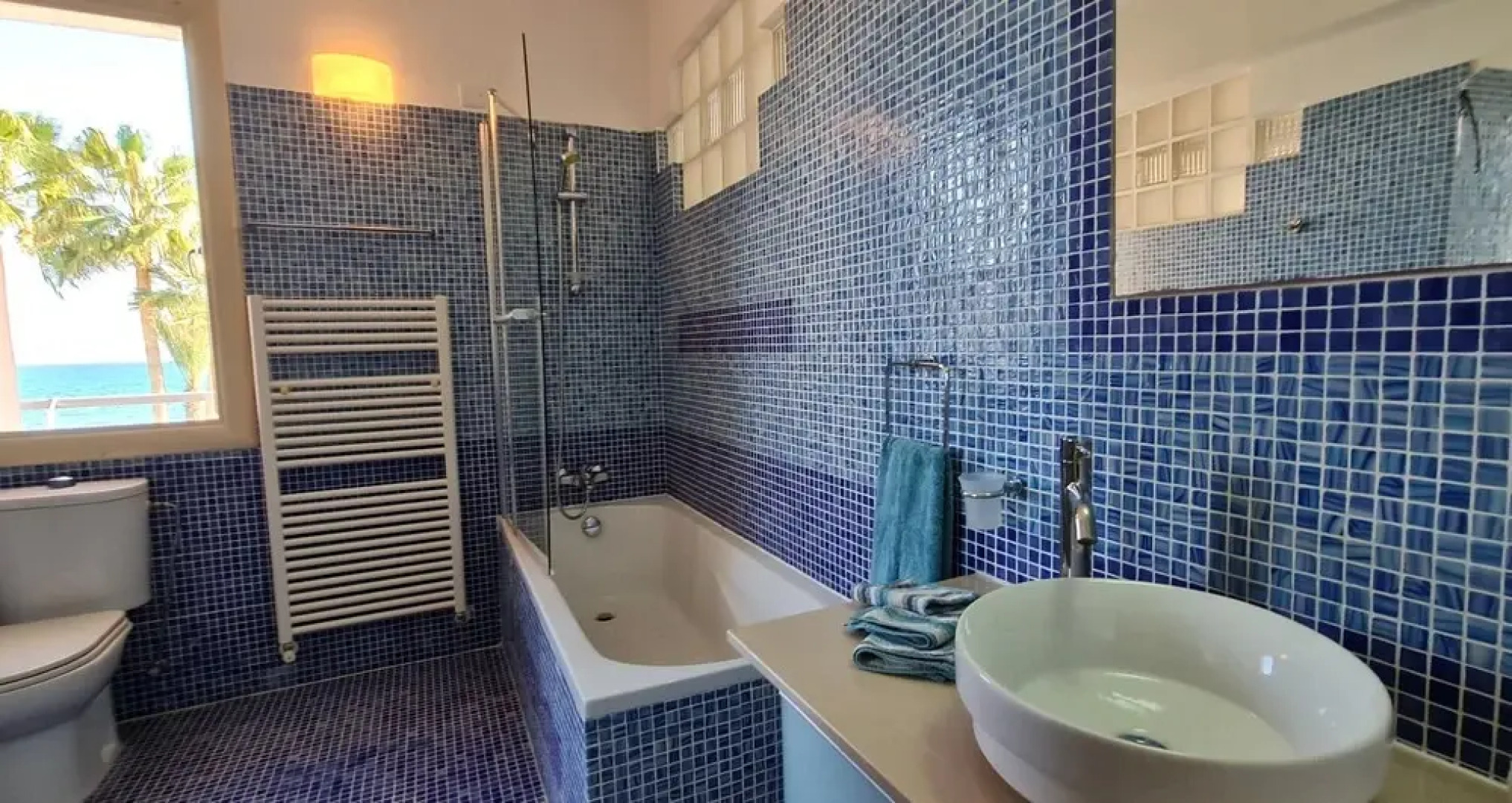 Stunning 5-bed Beach Front Villa, Private Beach