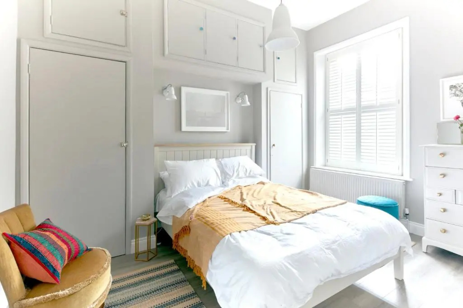 Spacious beach front apartment with stunning sea views