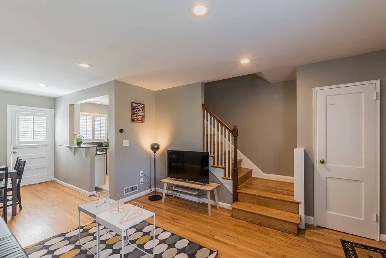 Luxurious 3br 2ba Townhouse with cozy backyard