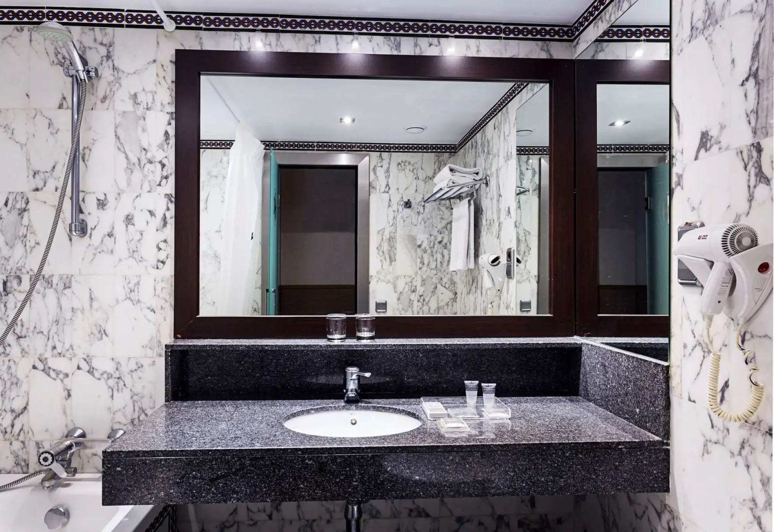 Catalonia Giralda Hotel