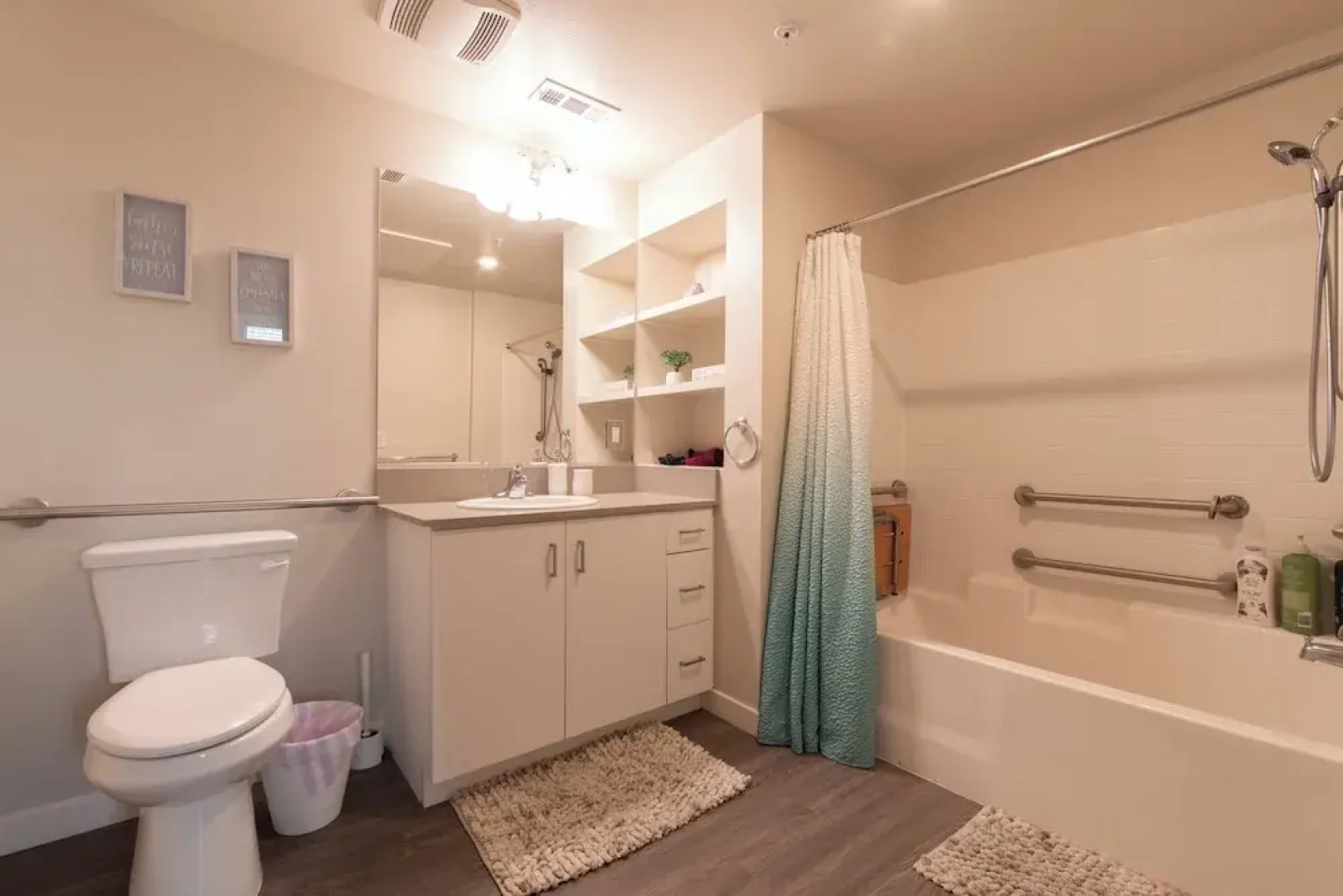 Santa Ana Delightful 4 Bedroom House