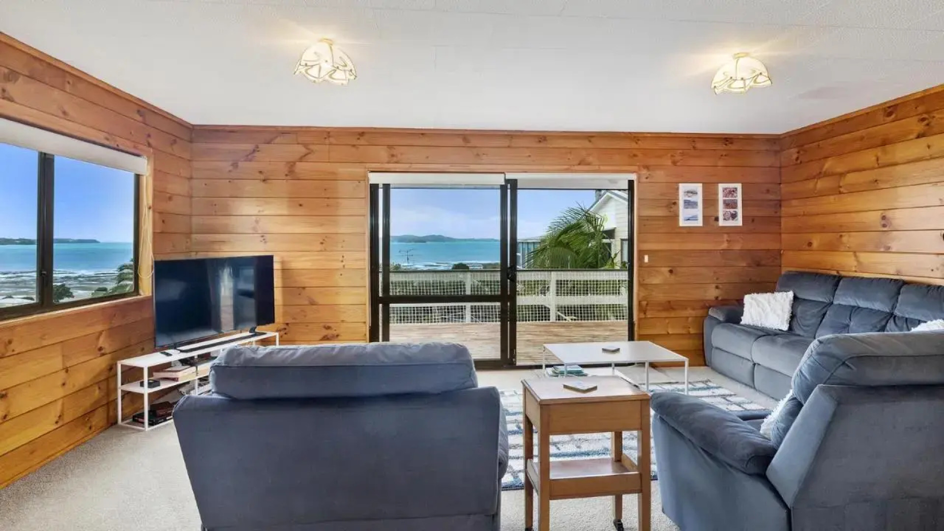 Jade Parrot - Snells Beach Holiday Home