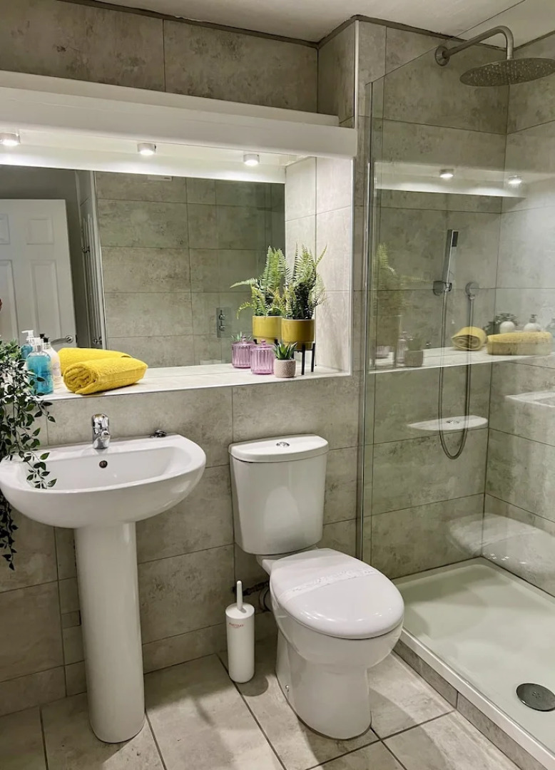 BookedUK - Lovely 2BR Flat in Hoddesdon