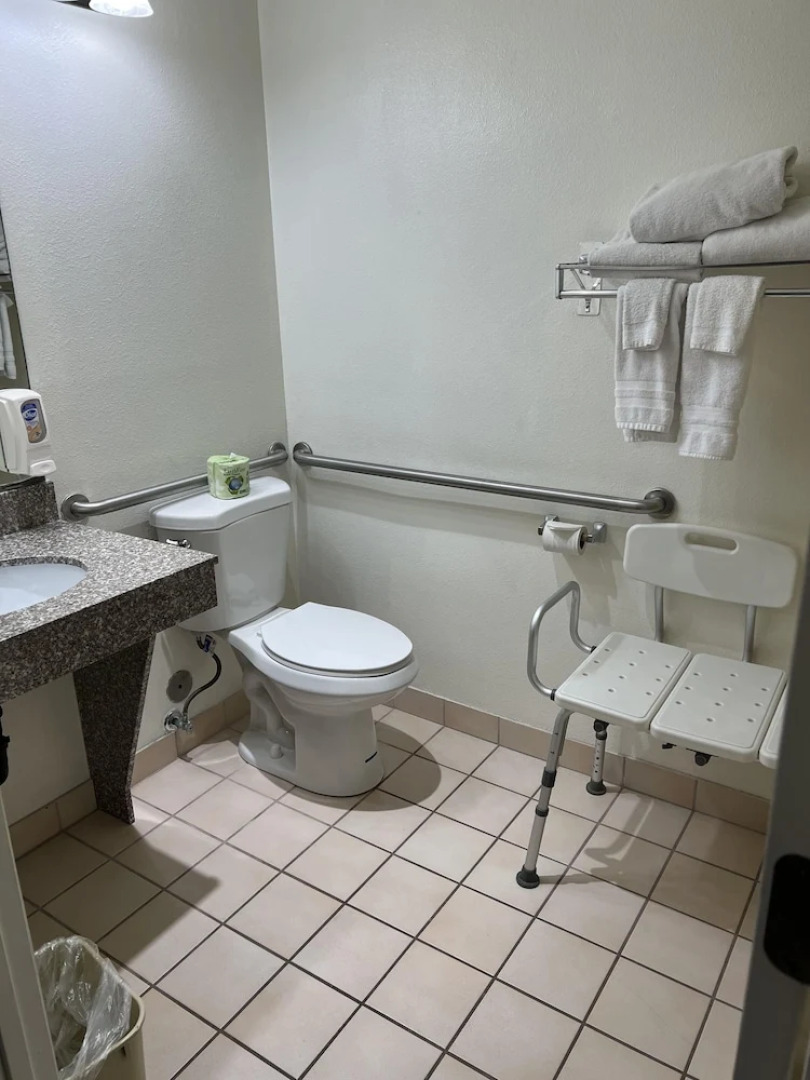 Days Inn by Wyndham Lake Point