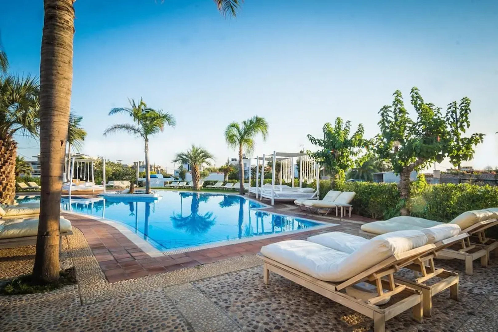 Parthenis Hotel & Suites