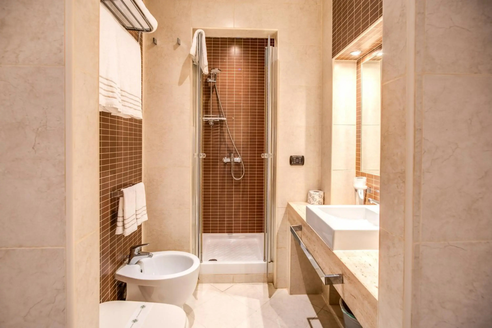 Everest Inn Rome