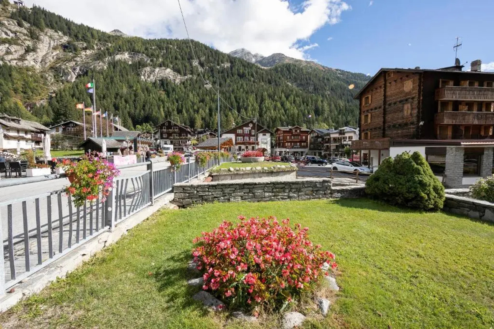 Monterosa Cozy Apartment 200m From Ski