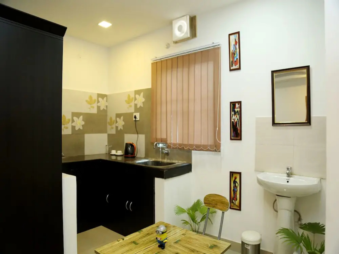 OYO 5566 The Blu Bell