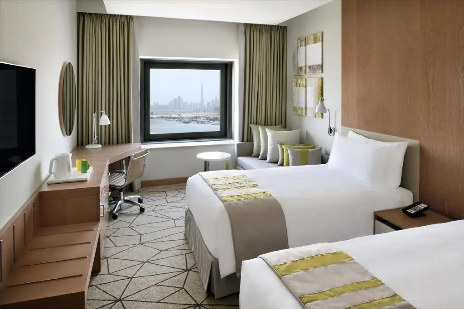Отель Holiday Inn & Suites Dubai Festival City an IHG