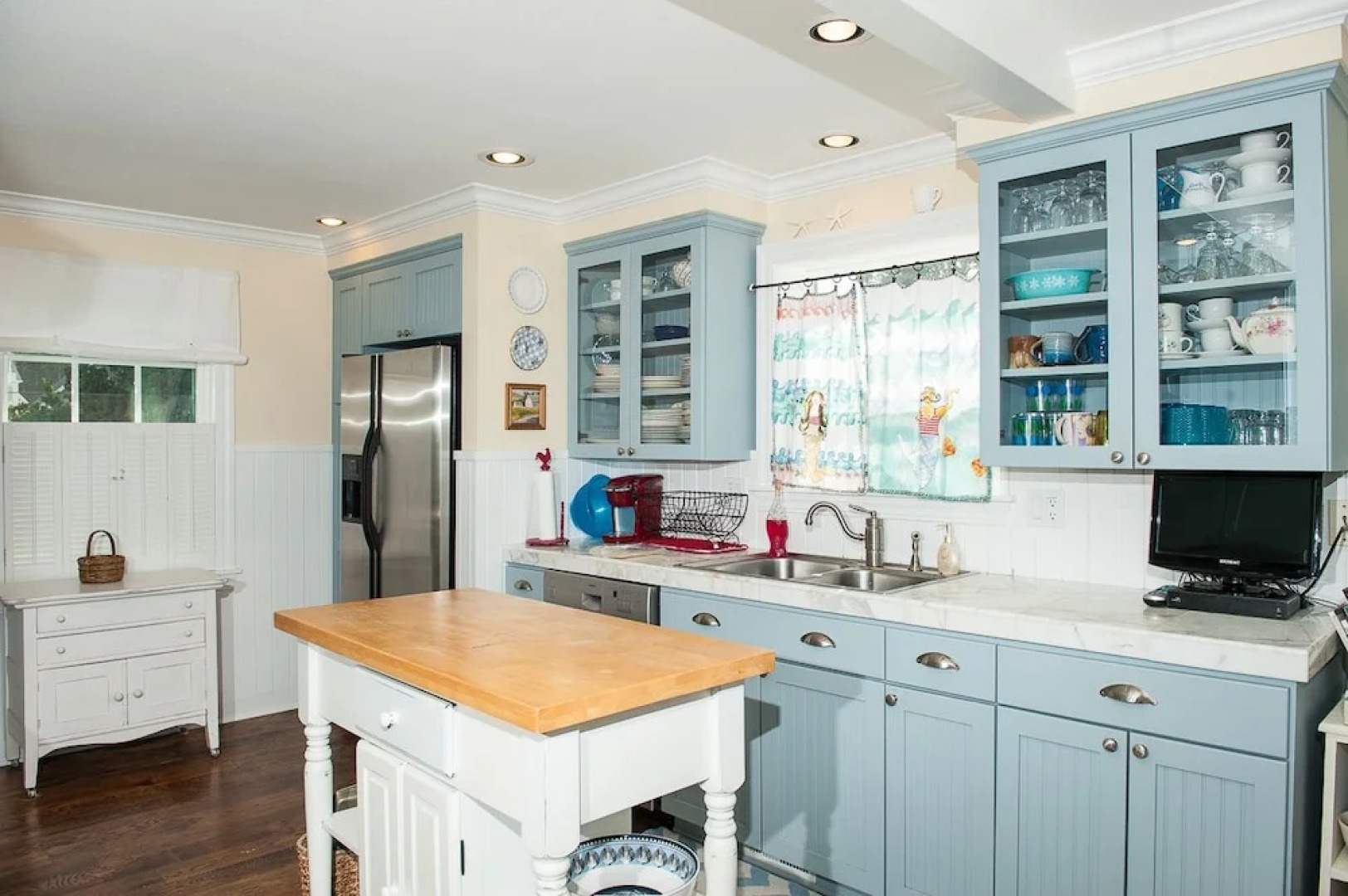 Sea Cliff 3 Br cottage by RedAwning