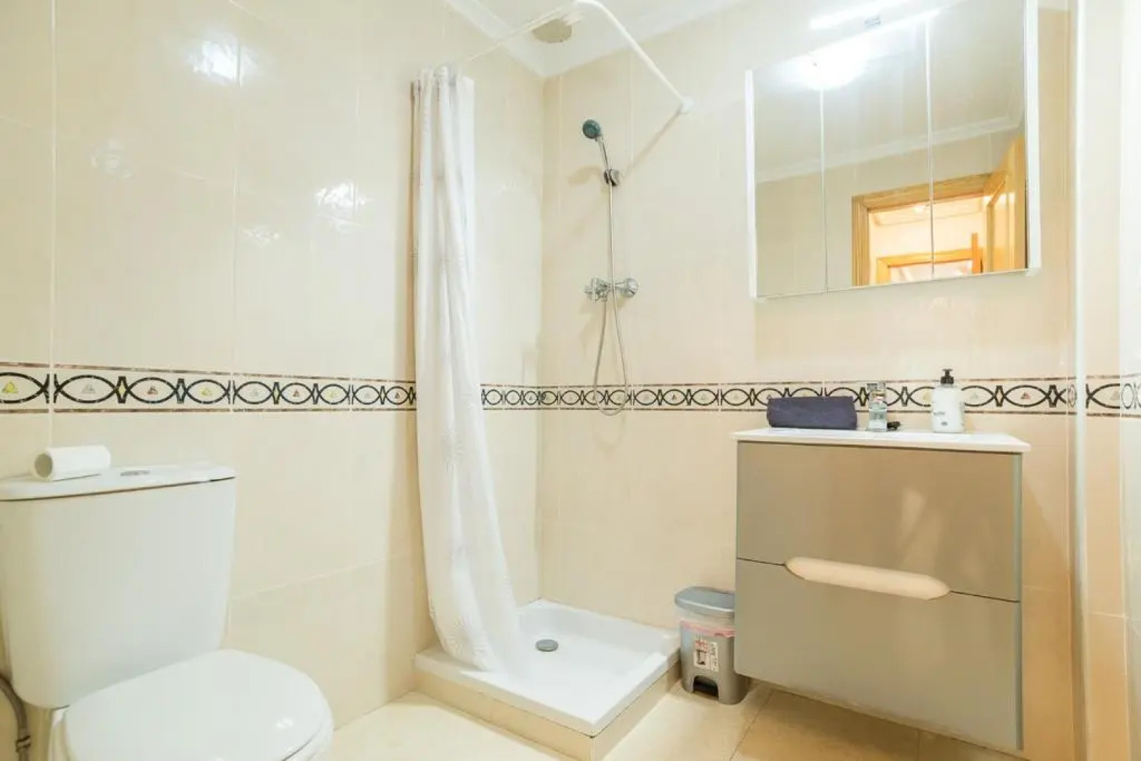 2 bedroom 2 Bathroom Entire Apartment in Rojales with Pool