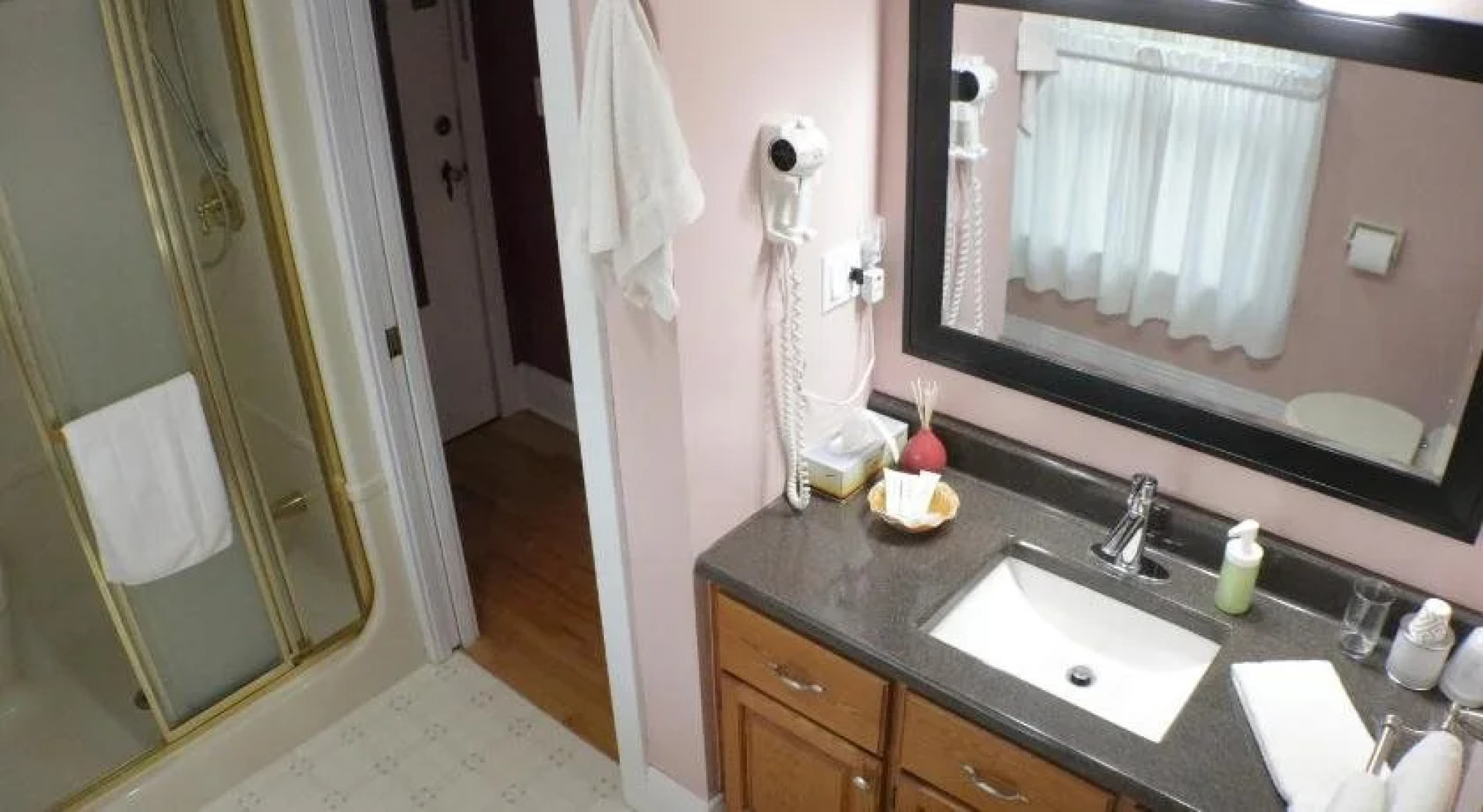 Warm House Retreat Bed and Breakfast