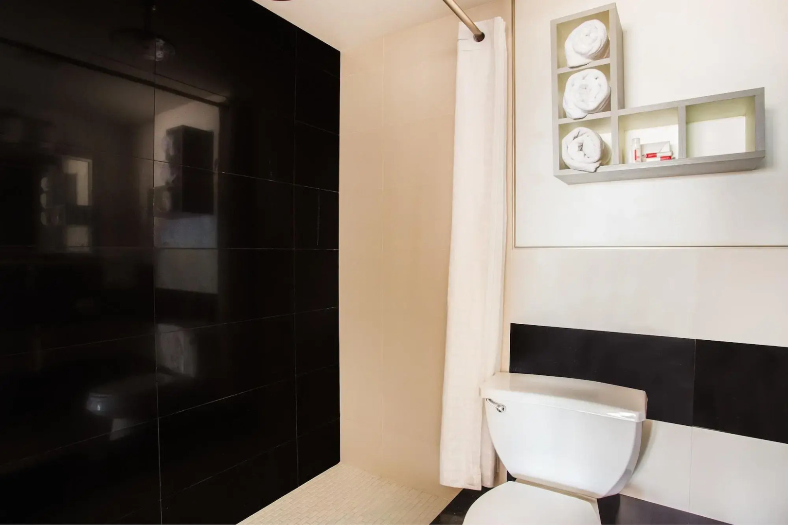 Arya Blu Inn & Suites