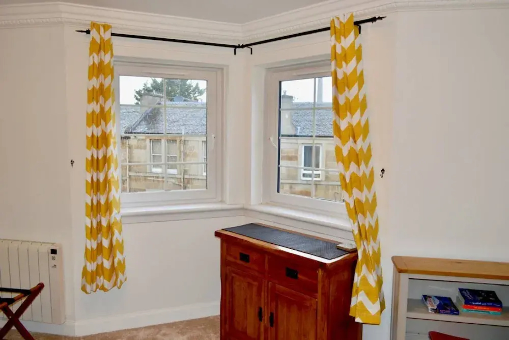 Edinburgh Apartment With Pool and Rooftop Views