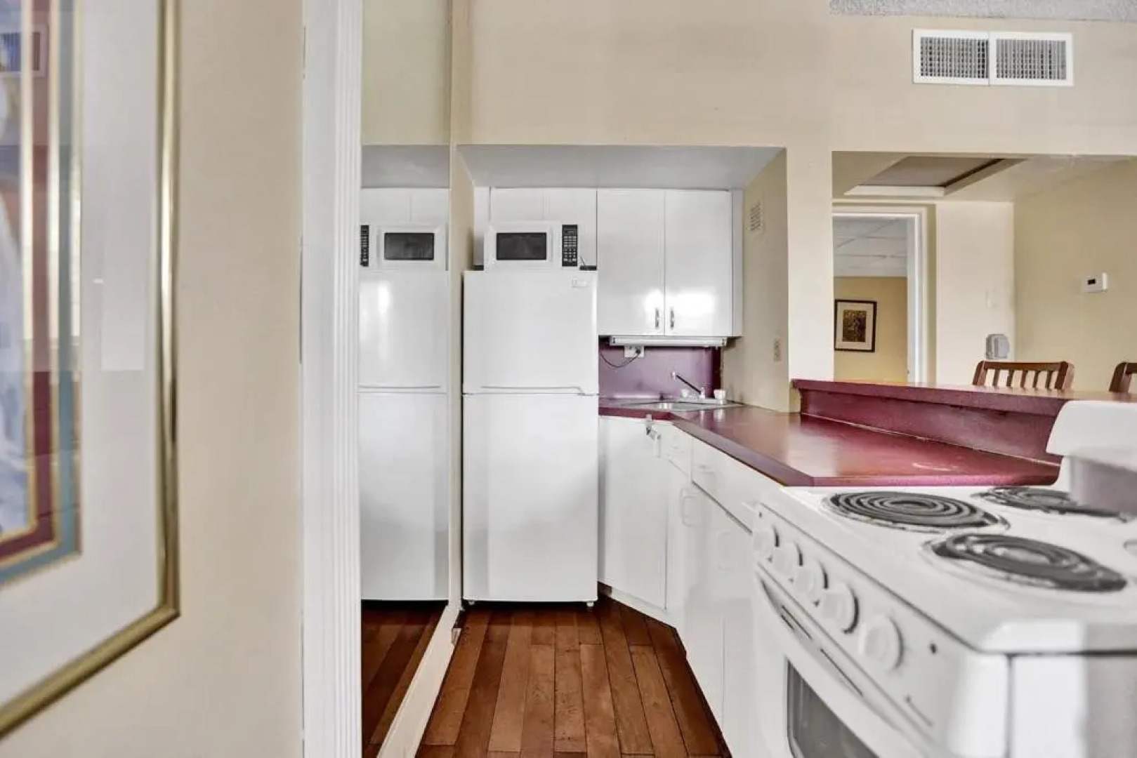 1BR1BATH GORGEOUS HALLANDALE BEACH with POOL and FREE PARKING