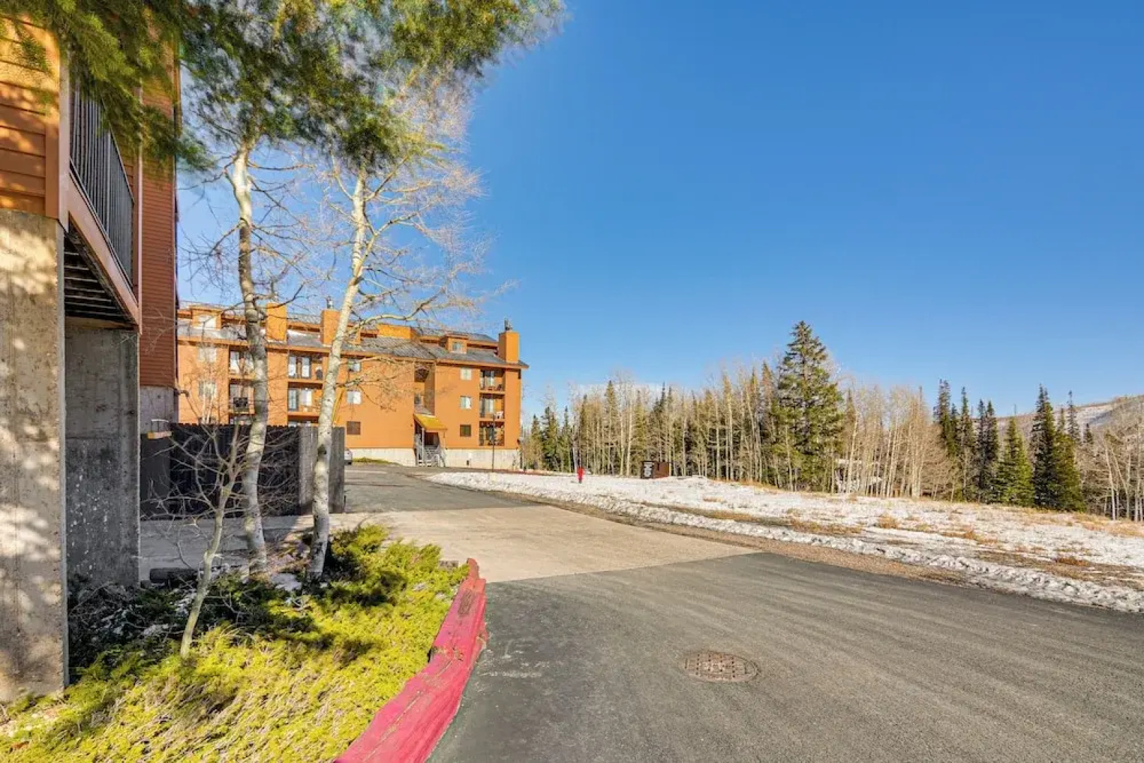 Walk to Lifts: Brian Head Condo w/ Ski Locker!