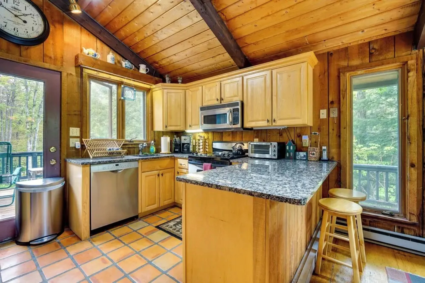 Jamaica Vacation Home w/ Deck: 8 Mi to Skiing!