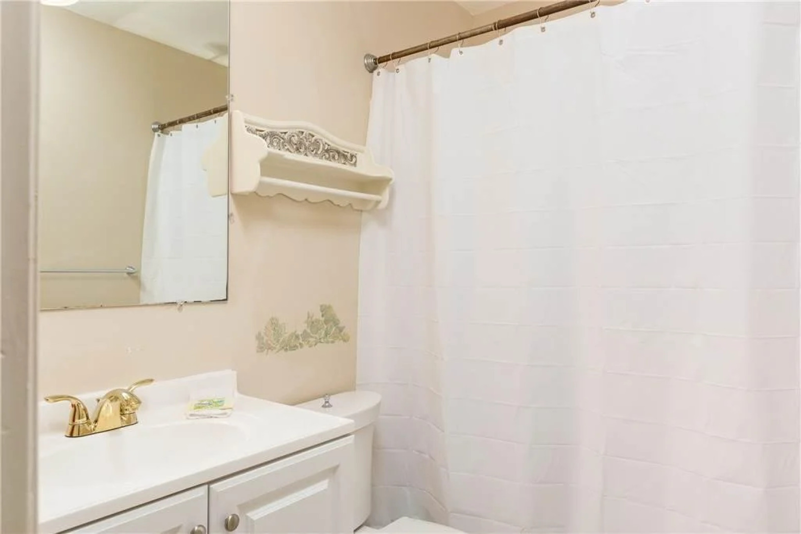 Rialto Mansion - Six Bedroom Home