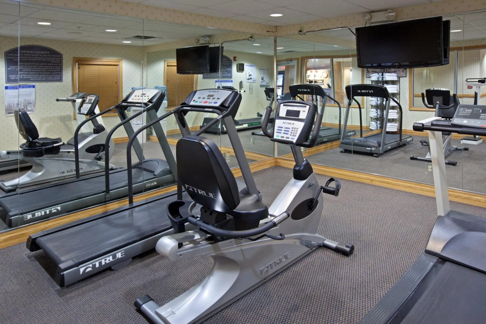 Holiday Inn Express & Suites Scottsburg by IHG