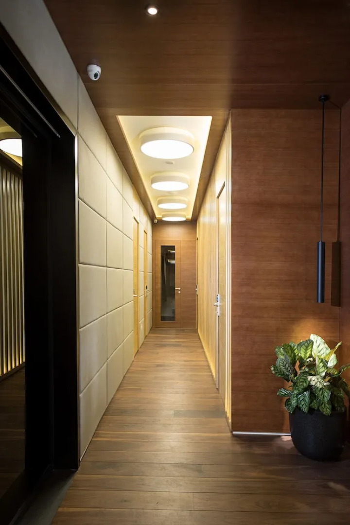 Dominic Smart & Luxury Suites Parliament