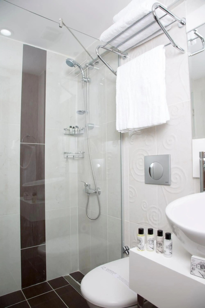 Golden Rain Hotel Old City