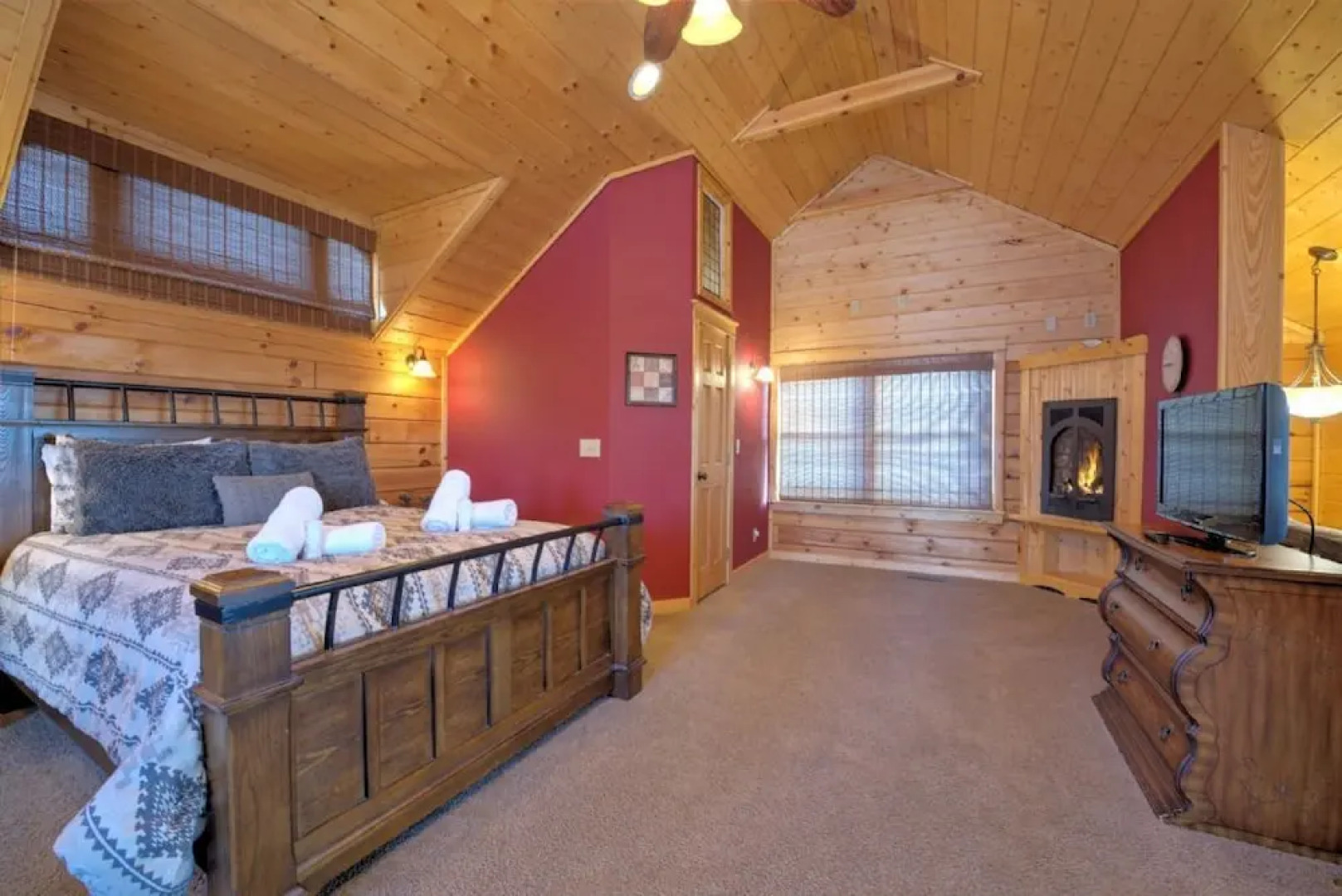 Black Bear Lodge at Scenic Wolf Resort - 3 Br Cabin