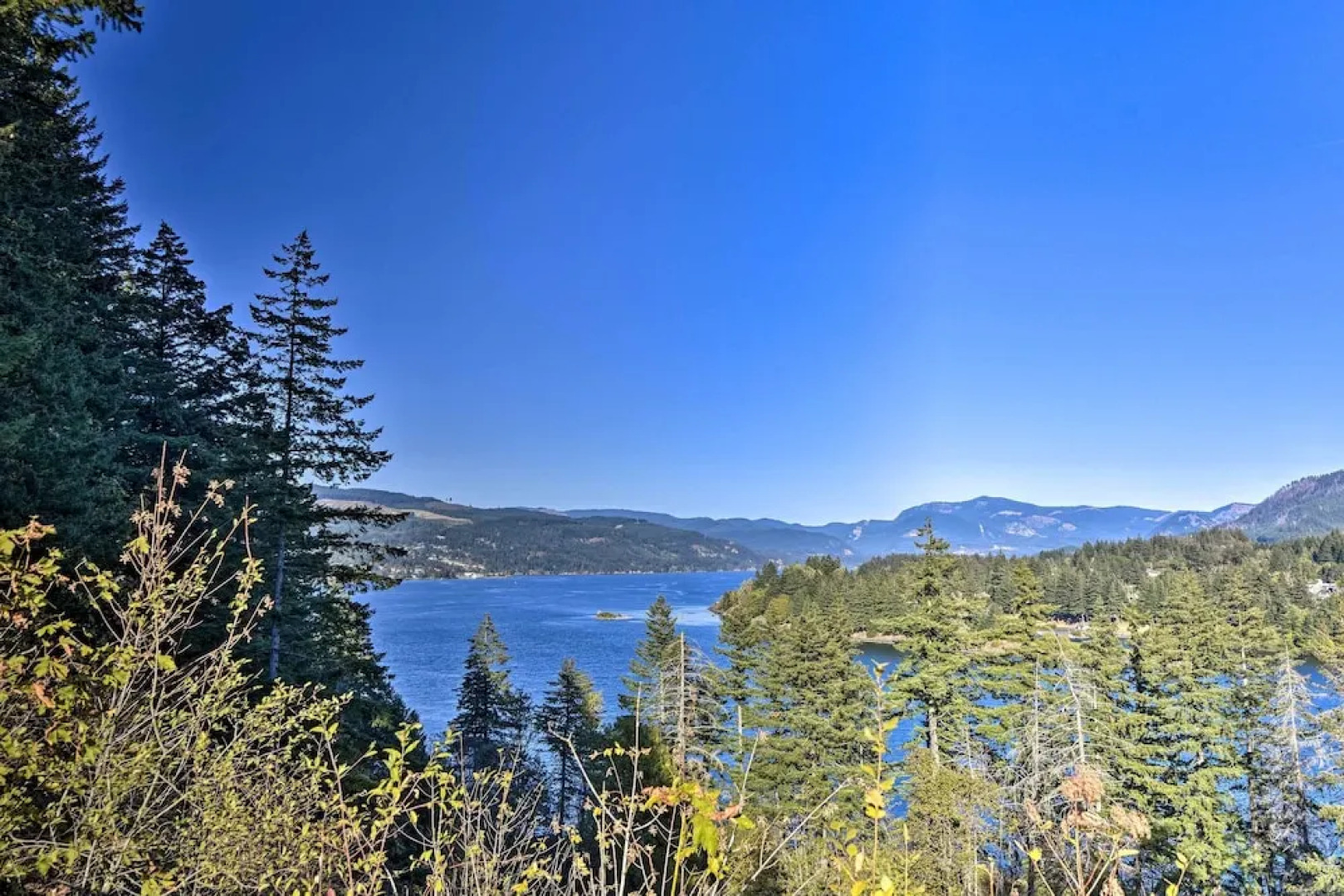 Stunning Stevenson Retreat w/ Mountain Views!