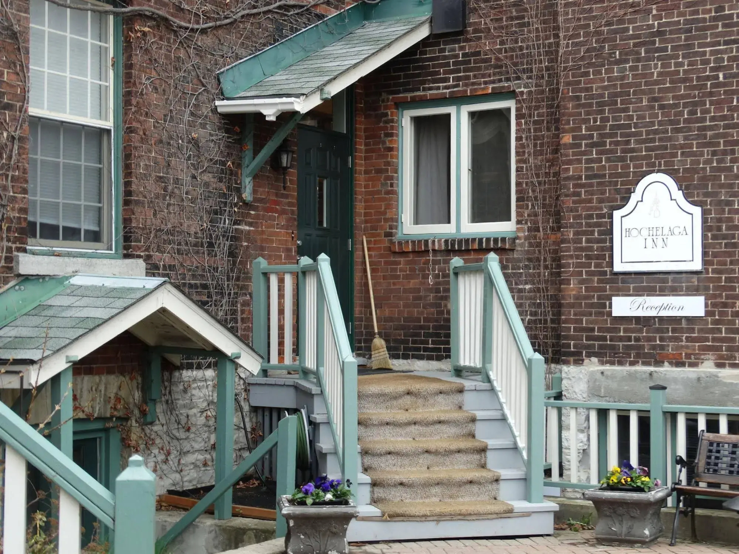 Hochelaga Inn