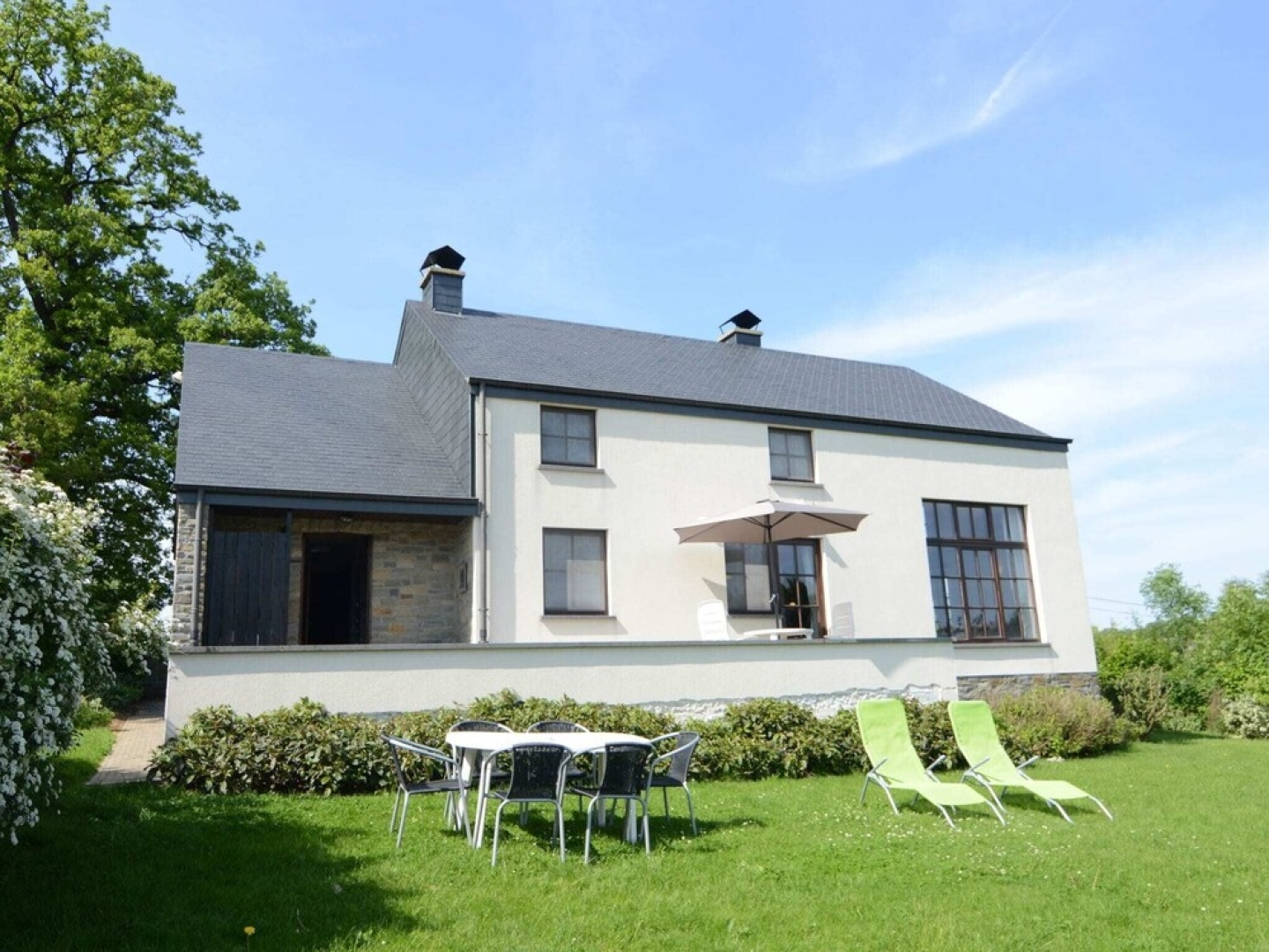 Beautiful Modern Villa Close to Houffalize, Comfort and Relaxation Guaranteed