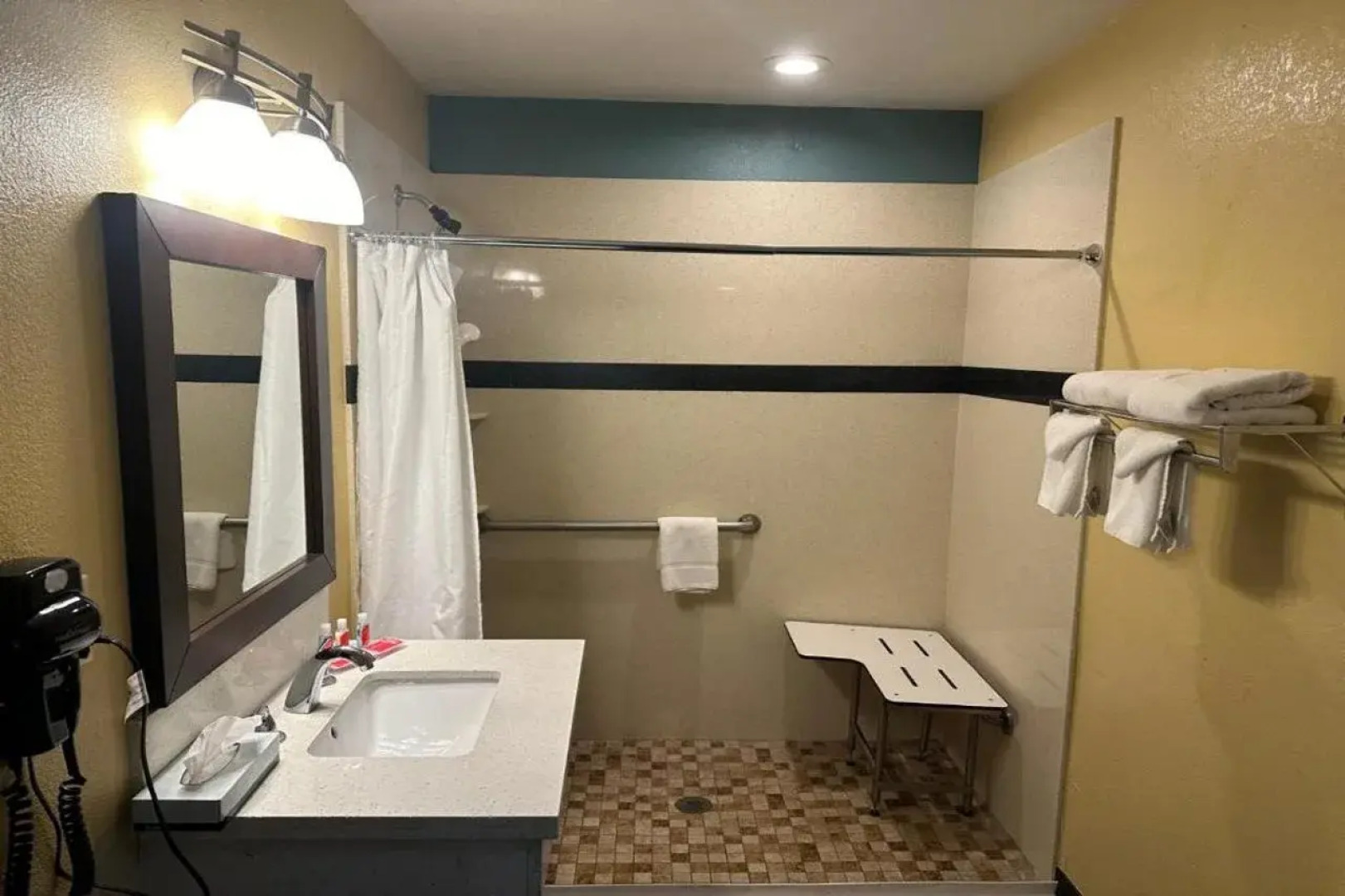 Hotel Avenida - Oceanside Camp Pendleton