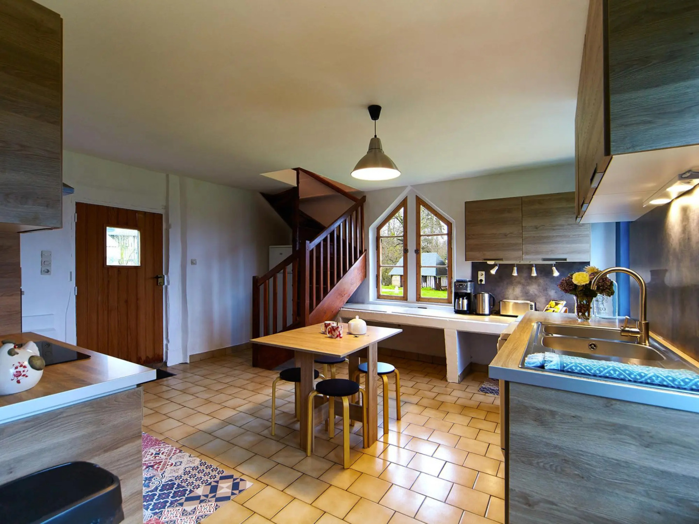 Castle and its outbuildings with terrace in Asnières