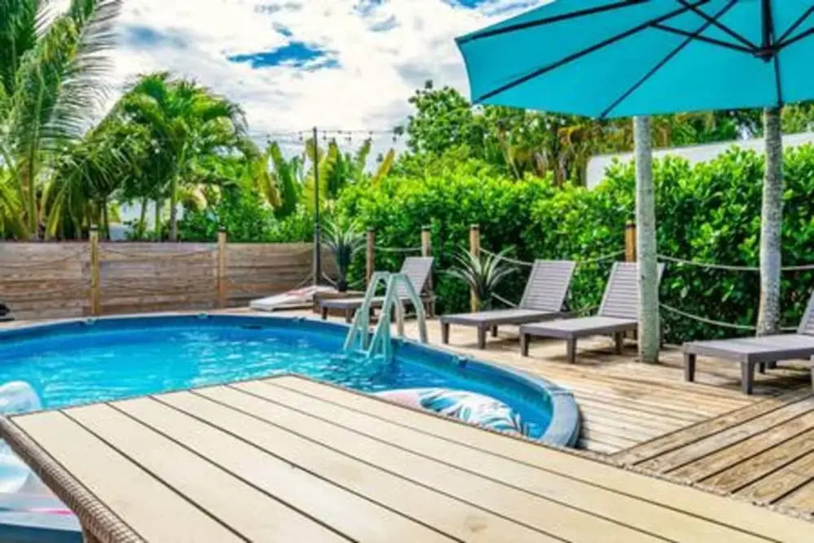 427 NE 107th Studio 6BR 3BA 7 Beds Pool Parking 2 Kitchen