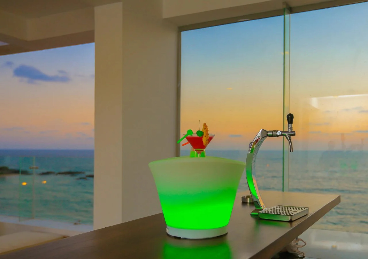 Курортный отель Pandanus Beach Resort & Spa