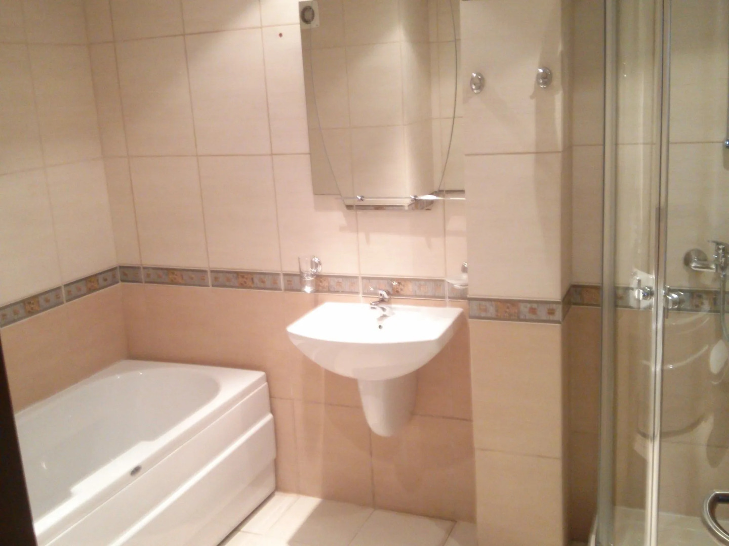 Estreya Palace & Residence