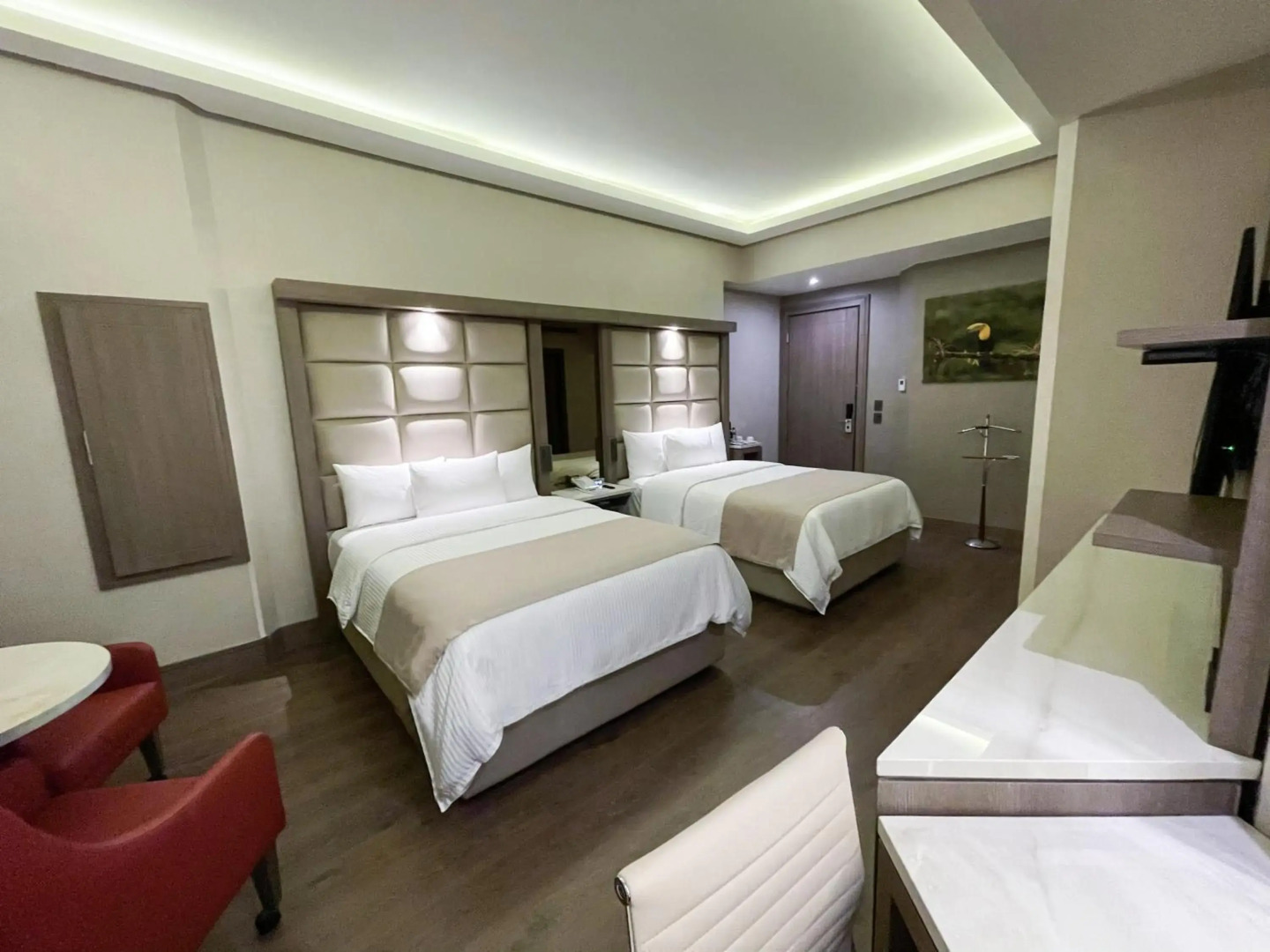 Safi Royal Luxury Metropolitan