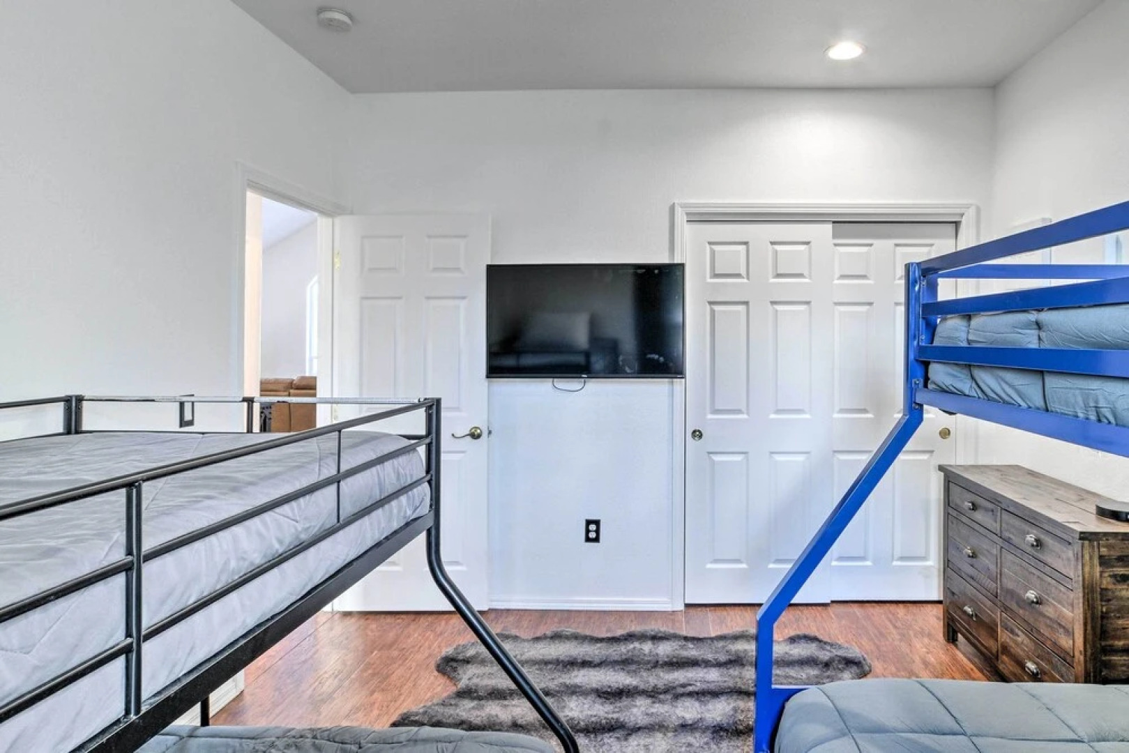 Alluring Home w/ Fire Pit < 1/2 Mi to Oit!