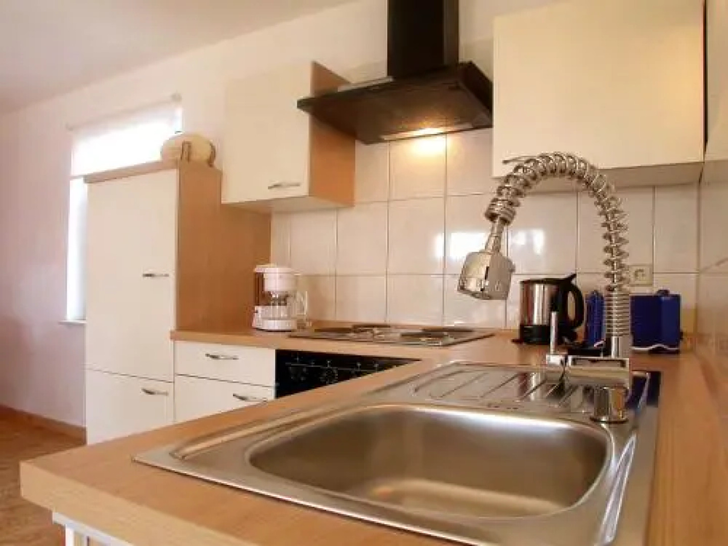 Roter Bungalow am Strand _50m_ _ O