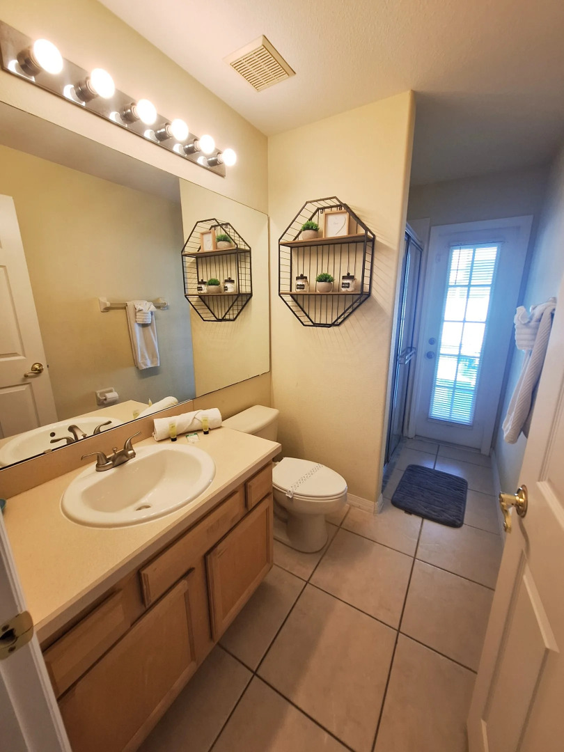 Private Pool Home with Spa & Games Room, Clermont, US