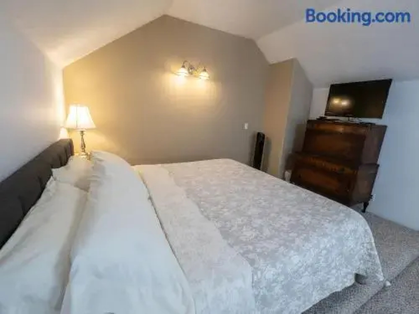 Sierra Mountain Lodge